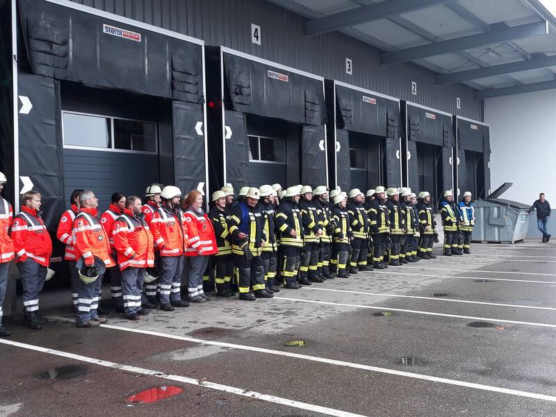 Feuerwehr und DRK